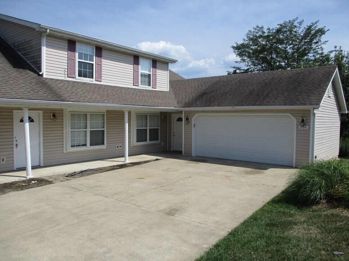 Primary Photo - 1704-1706-1706 Juniper Dr