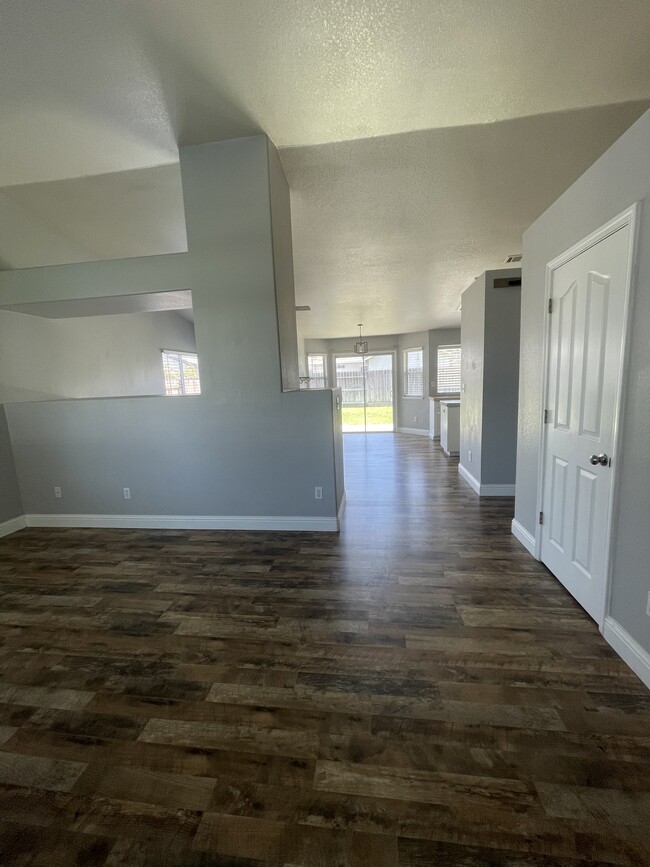 Building Photo - 4320 San Martin Dr