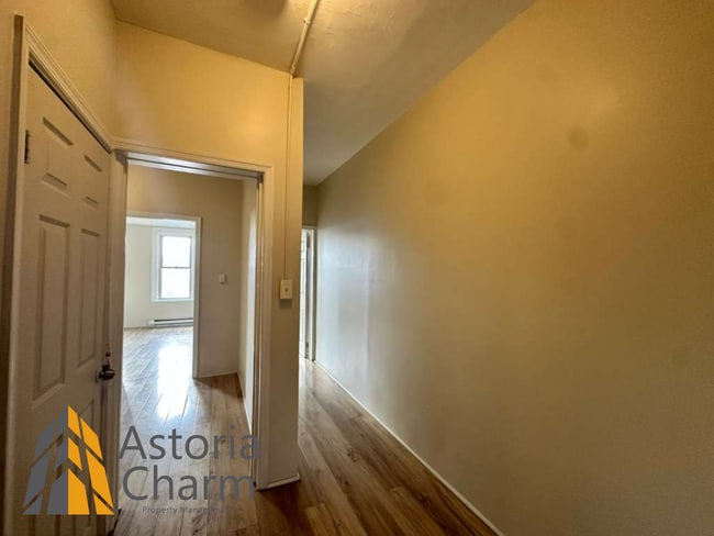 Building Photo - 910 Edmondson Ave