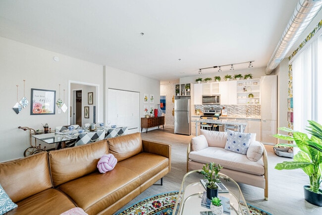 Building Photo - 1989 Main