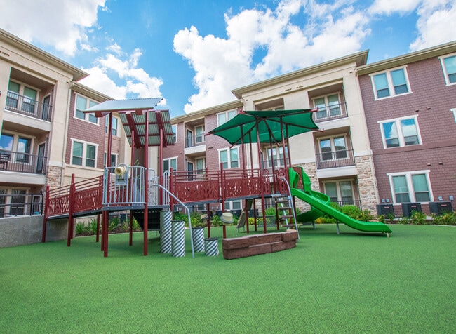Building Photo - Lofts at Ventura