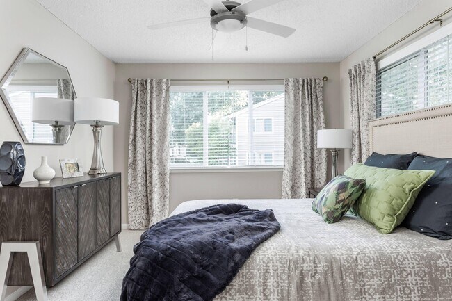 Building Photo - Crestmont Apartments