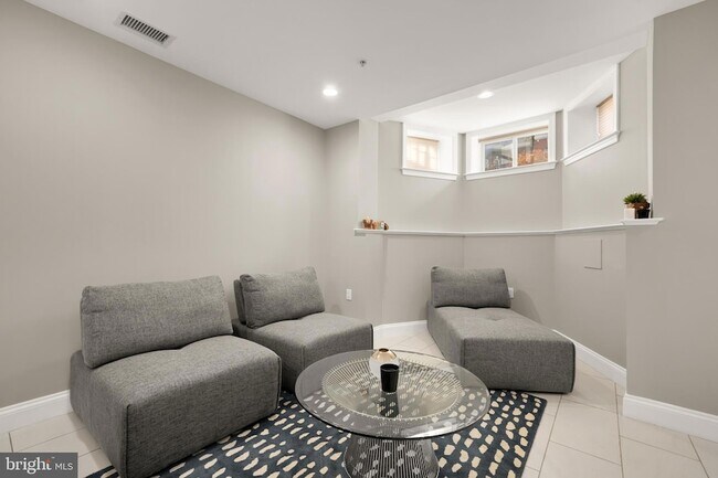 Foto del edificio - 1135 6th St NW