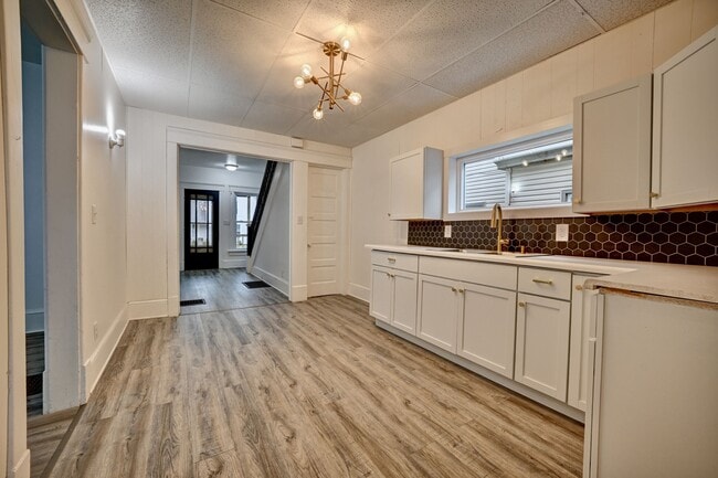 Foto del edificio - 214 2nd St SE