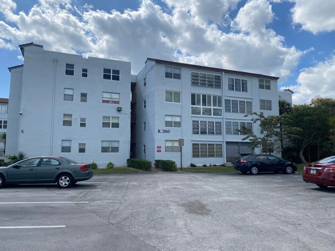 Primary Photo - 2860 Somerset Dr