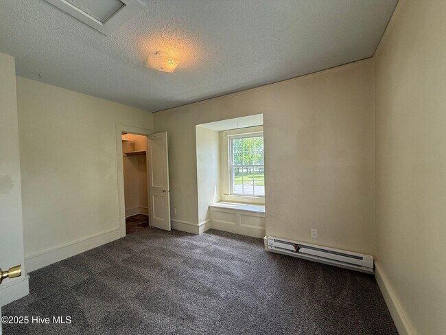 Building Photo - 143 Chaney Ave