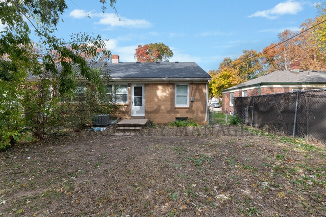 Building Photo - 2042 S Pinecrest St