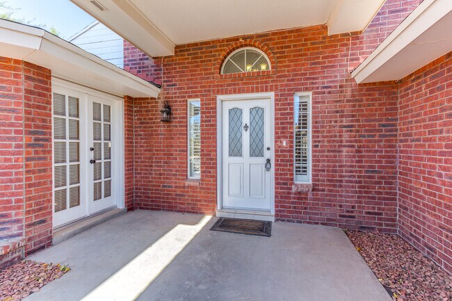 Building Photo - Home For Rent - Vibrant 2-Story Westside R...