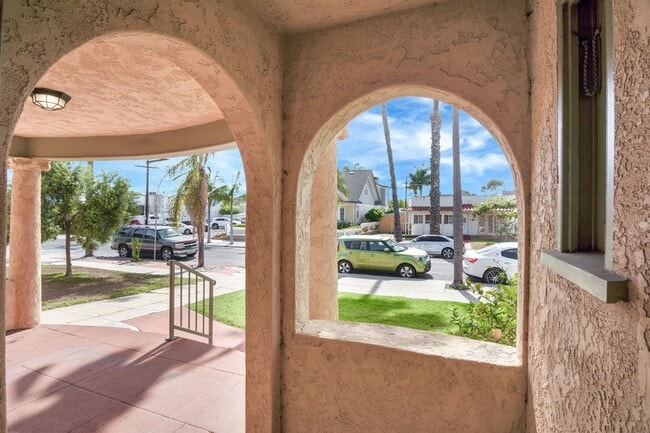 Building Photo - 4725 Kensington Dr