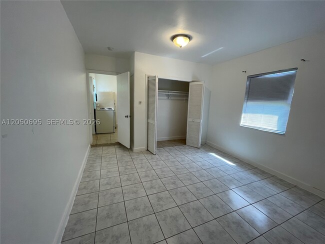 Building Photo - 1567 NE 110th St