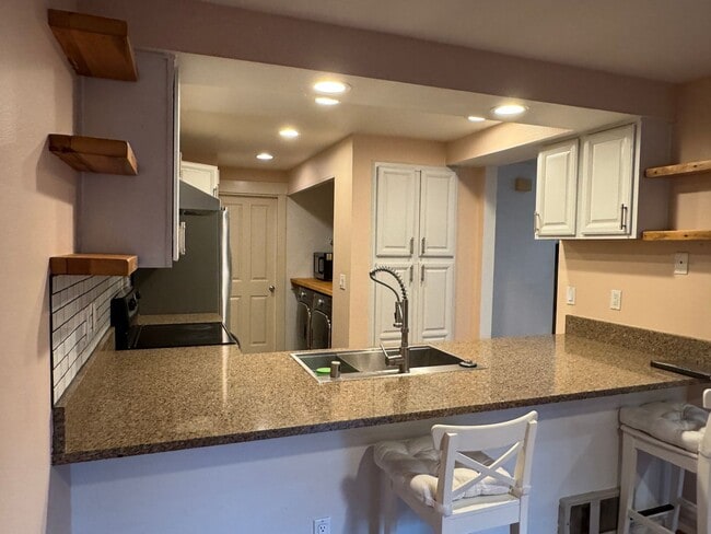 Foto del edificio - Walk to Microsoft - spacious townhome