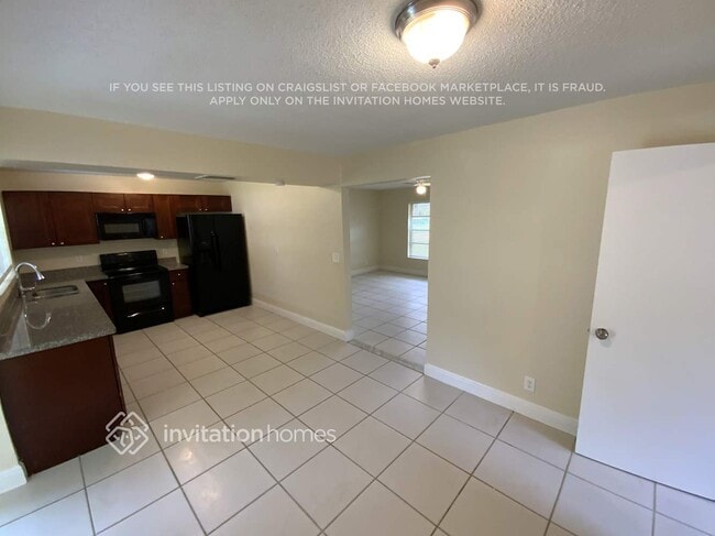 Building Photo - 3070 SE 1st Pl