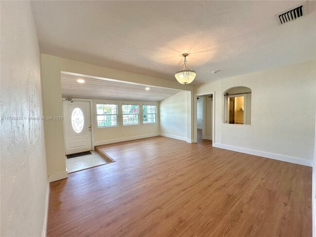 Building Photo - 3713 N Flagler Dr