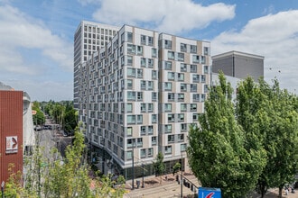Building Photo - Louisa Flowers