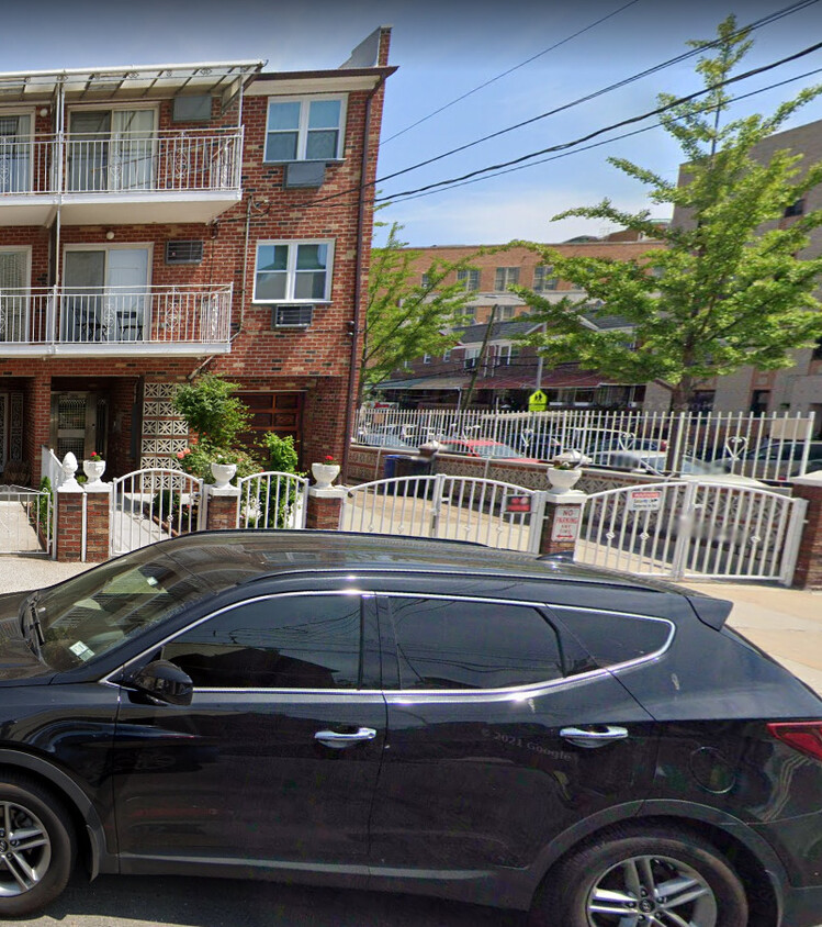 Primary Photo - 30-99 47th St