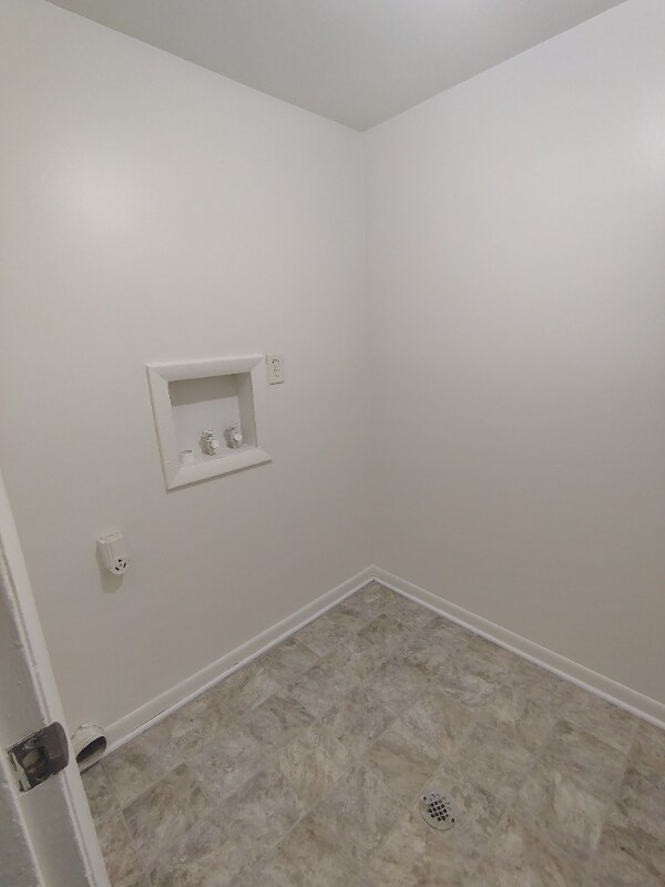 Foto del edificio - 600 Reusens Rd