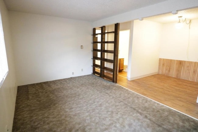 Building Photo - 1315 D Street, #12