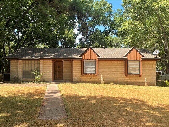 Building Photo - 2106 Pleasant St