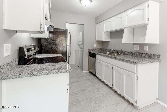 Building Photo - 16657 E Gunsight Dr