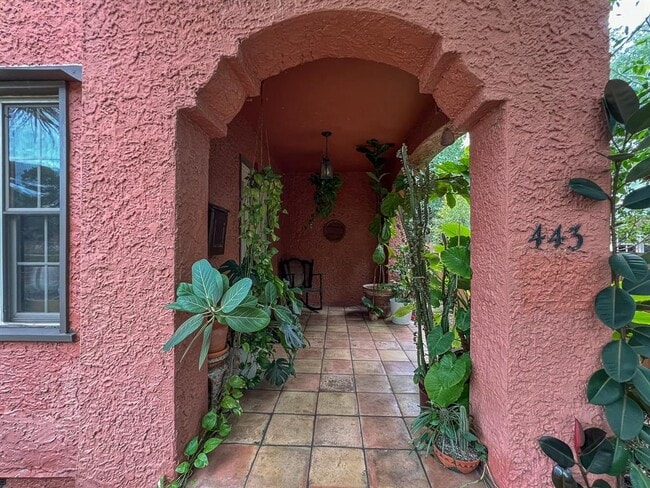 Foto del edificio - 443 Shine Ave