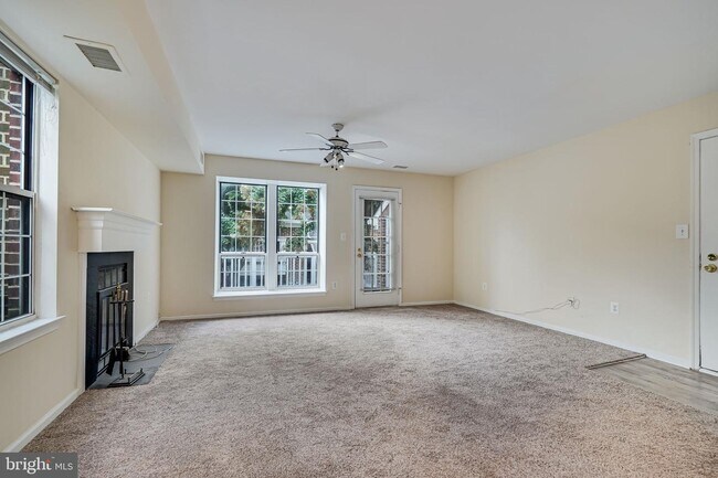 Foto del edificio - 2596 S Arlington Mill Dr