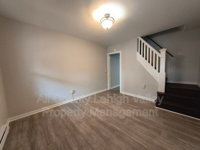 Foto del edificio - 339 W Lincoln St