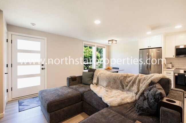 Building Photo - Charming Studio Apartment in First Additio...