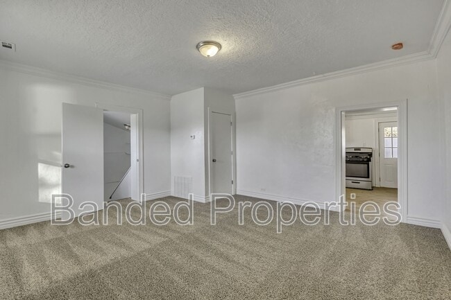 Foto del edificio - 741 E Center St