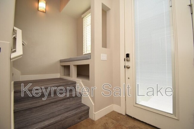 Building Photo - 11373 S Oakmond Rd