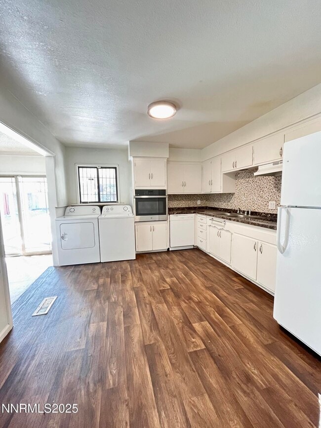 Building Photo - 1695 Trabert Way