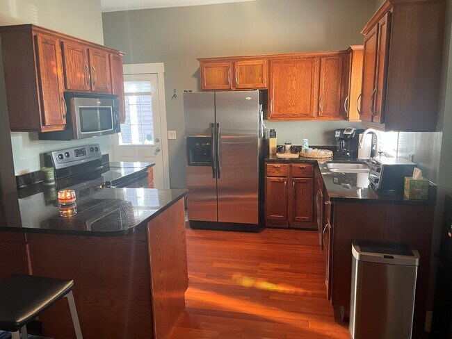 Building Photo - Charming 2-Bed, 2-Bath Main-Floor Home in Indianapolis