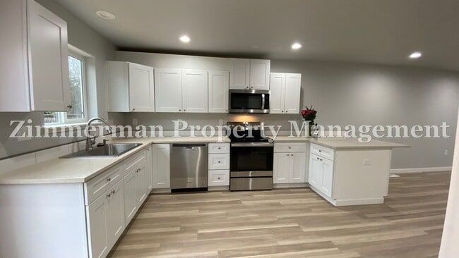 Building Photo - 3 Bedroom 2.5 Bathroom Townhome!