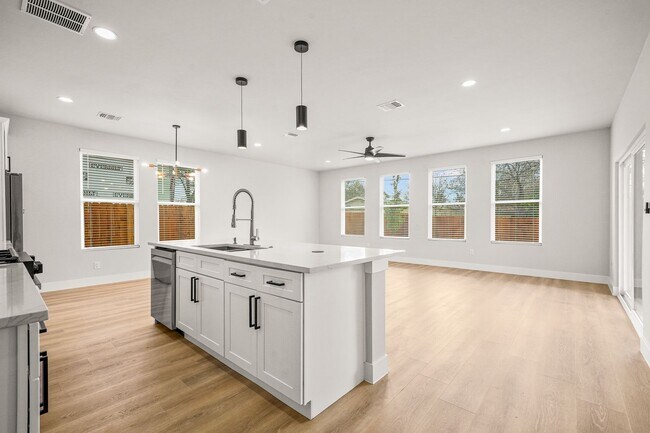 Foto del edificio - Beautiful New Construction One Story Home Near Vance Jackson & I-410