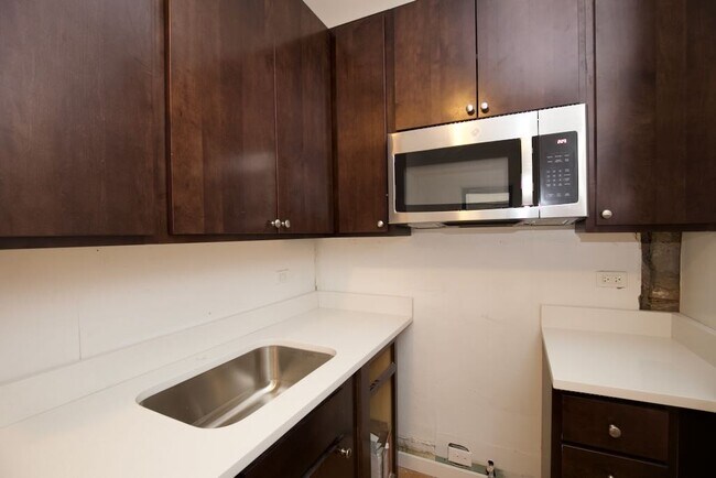 Foto del edificio - 3300 W Schubert Ave