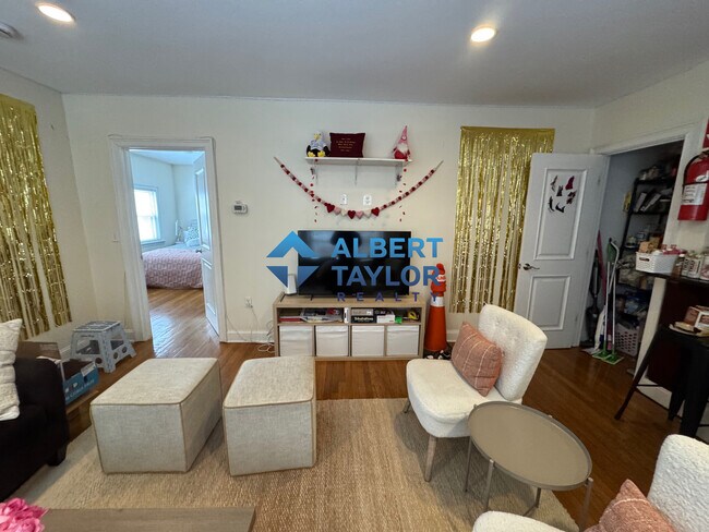 Foto del edificio - 44 Greycliff Rd