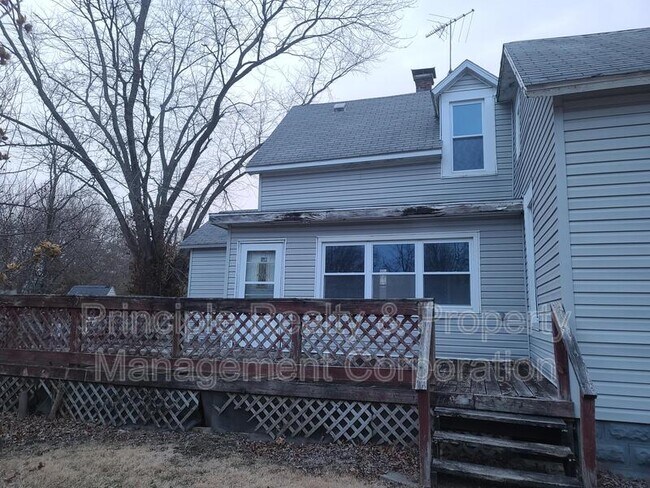 Building Photo - 536 S Cherry St
