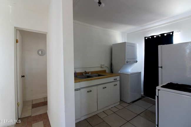 Building Photo - 3527 E Missouri Ave