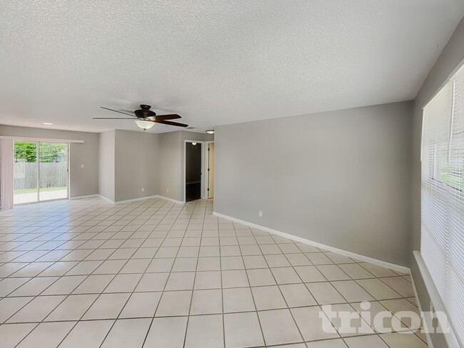 Building Photo - 5513 3rd Avenue Plaza W