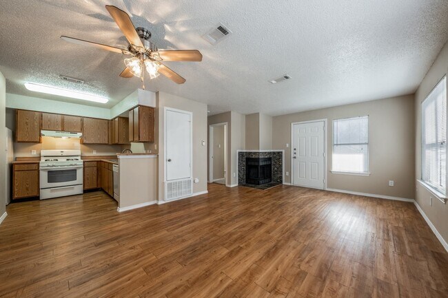 Foto del edificio - 6511 Melrose Trail