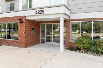 Building Photo - Innslake Place