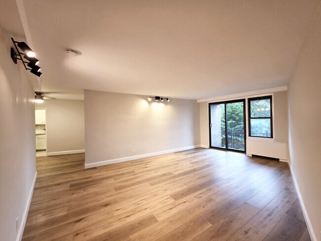 Foto del edificio - 2400 Hudson Terrace