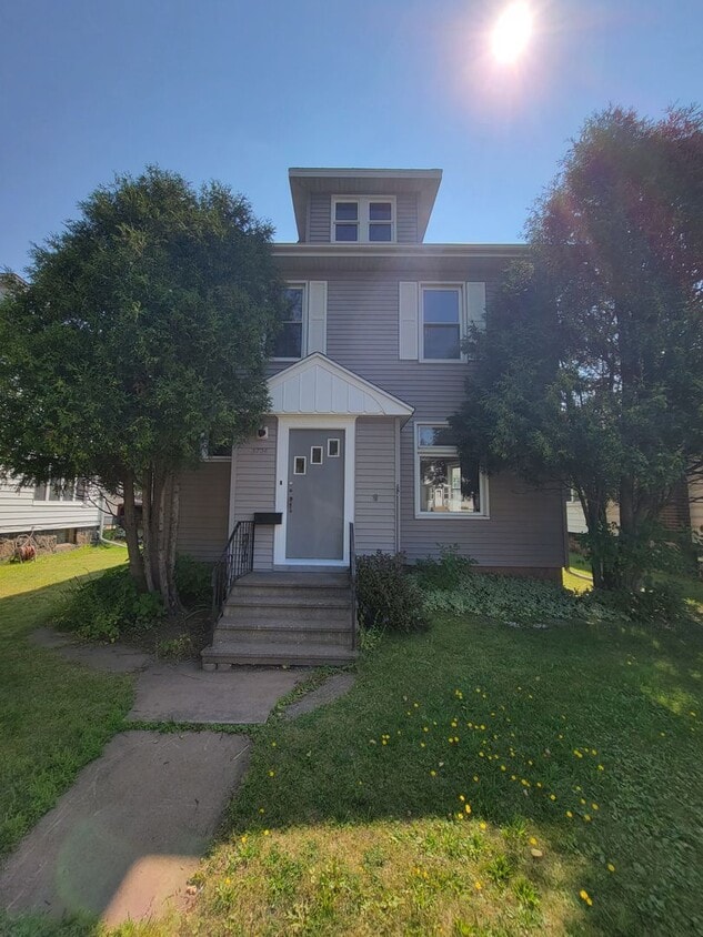 Primary Photo - AVAILABLE NOW - 3 BED 1 BATH