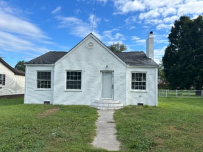 Building Photo - 814 W Chester Ave