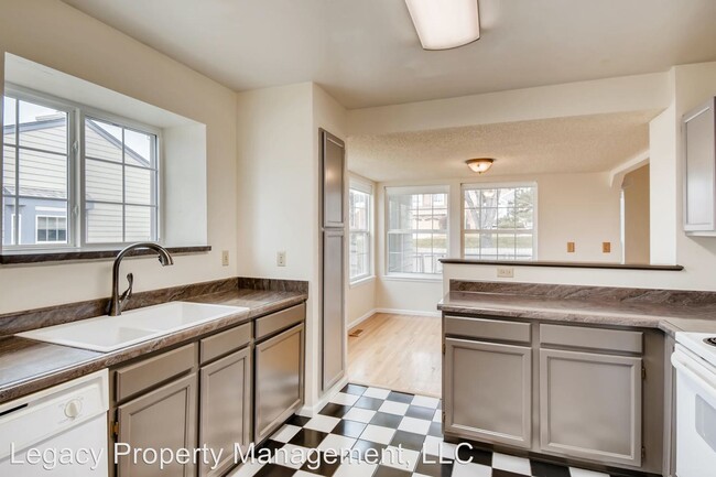 Building Photo - 3 br, 2.5 bath House - 8828 W Plymouth Ave