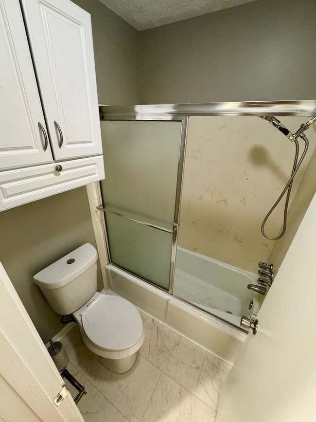 Building Photo - Golden Meadows Home!