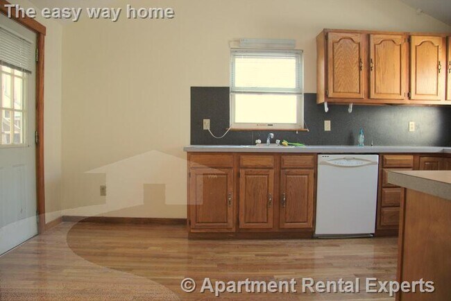 Building Photo - Allston / Cambridgeport - Renovated 4 Bed ...