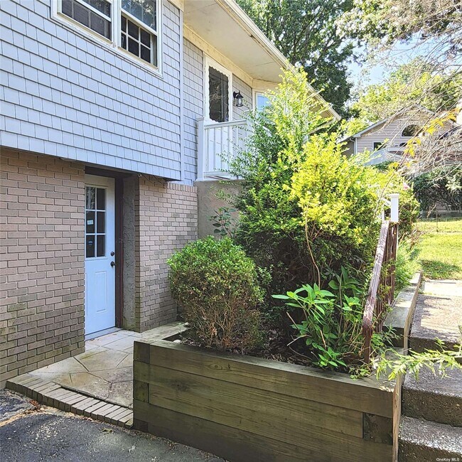 Foto del edificio - 384 Soundview Dr