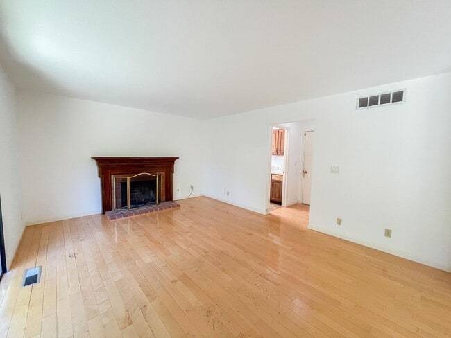 Building Photo - Castro Valley Home in Columbia