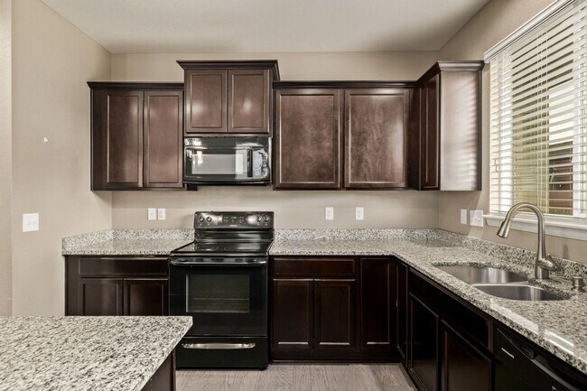 Foto del edificio - Spacious 5BR House in Aurora