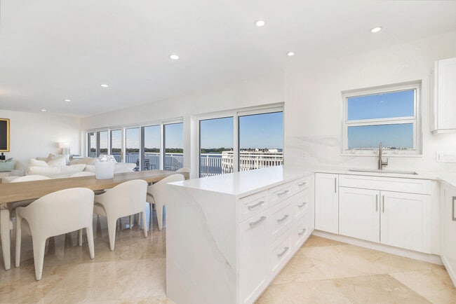 Foto del edificio - 2773 S Ocean Blvd